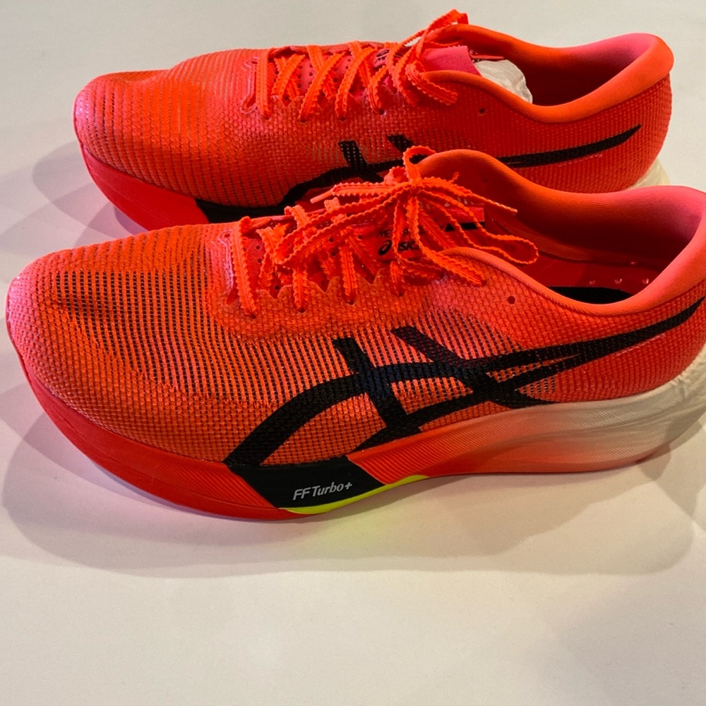 ASICS metaspeed sky Paris sunrise red/black never worn